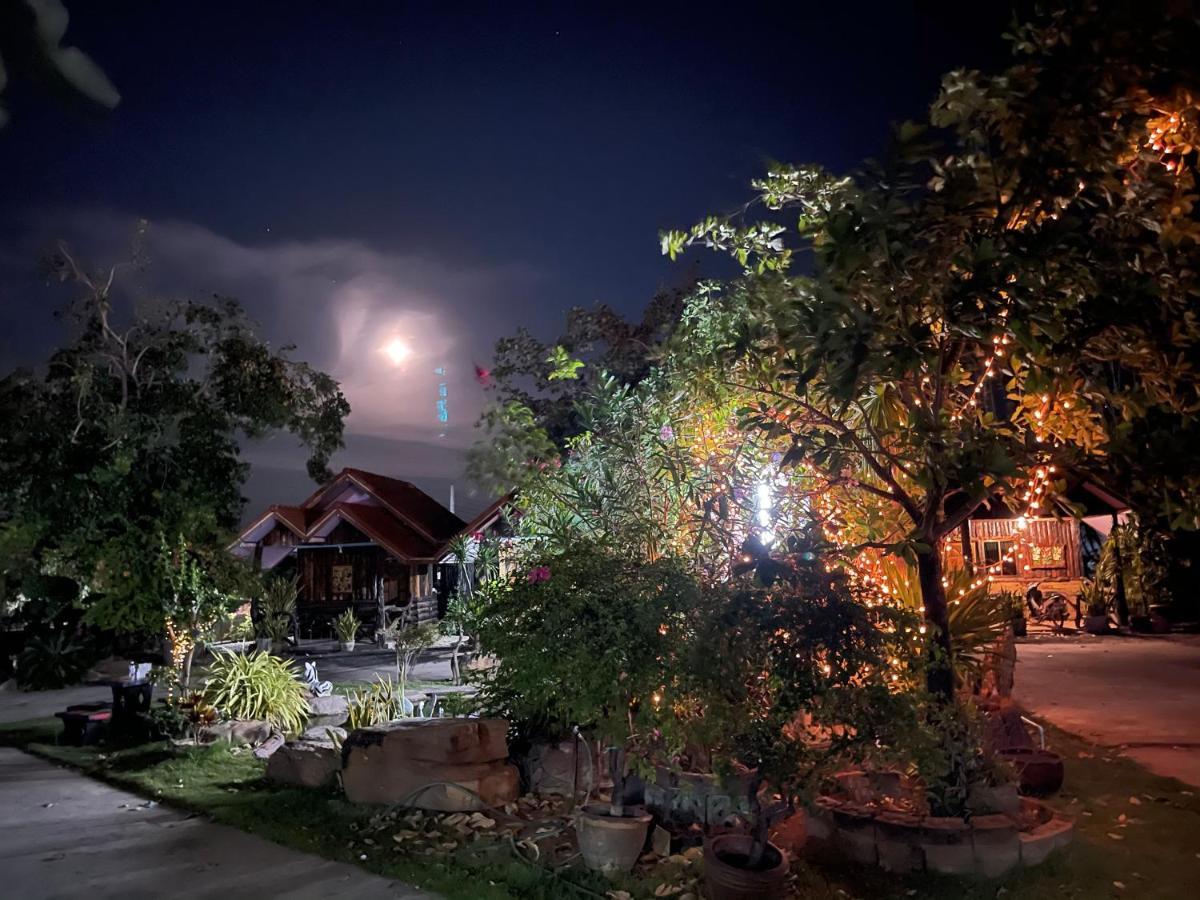 Busby Resort Ban Ta Phraya Exteriér fotografie