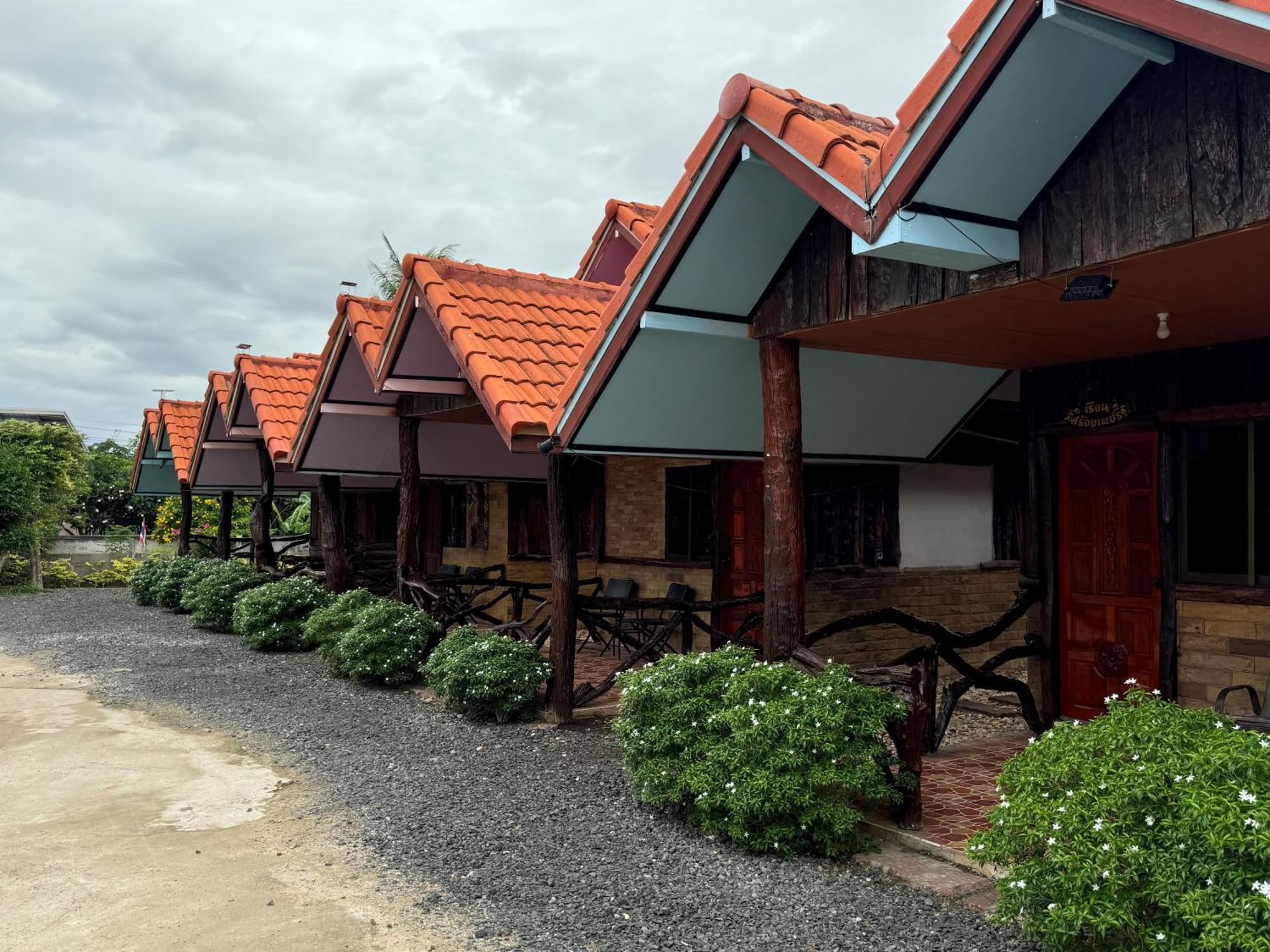 Busby Resort Ban Ta Phraya Exteriér fotografie