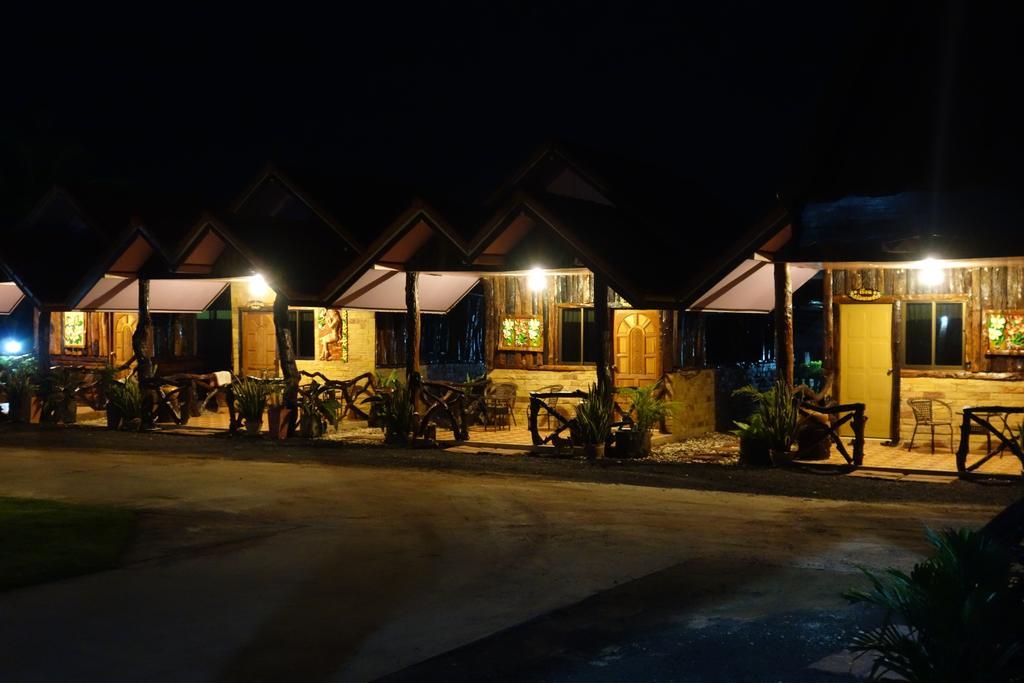 Busby Resort Ban Ta Phraya Exteriér fotografie
